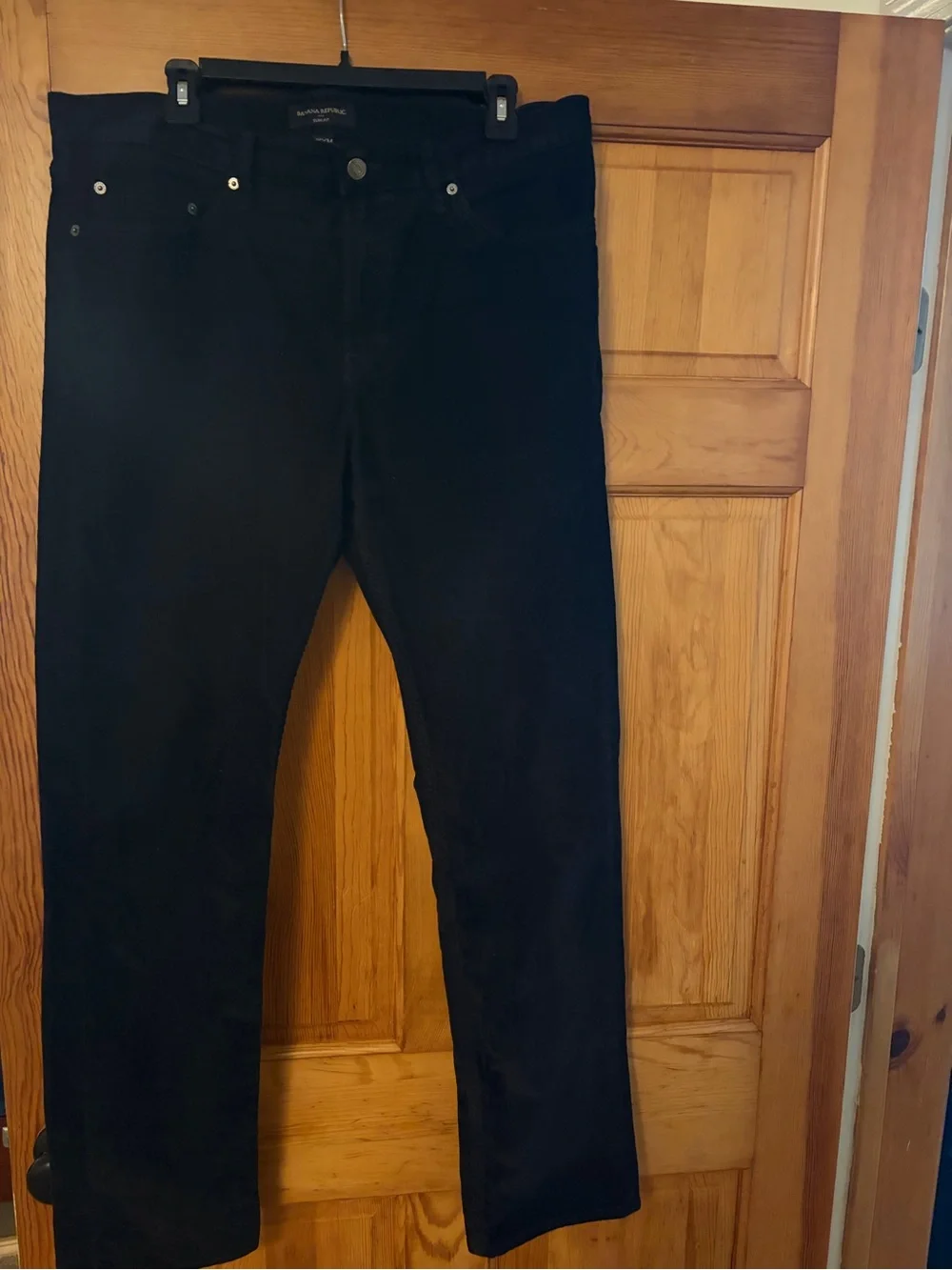 Banana Republic Men’s Slim Fit corduroy Jeans - Black